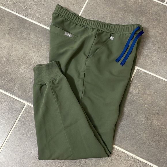 Figs Other - FIGS Tansen Jogger Scrub Pants size Small Short